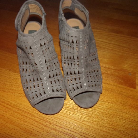 David Aaron faux suede peep toe sandals size 7 3 inch heel - Picture 1 of 7